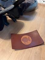 Een sier schoteltje, Enlèvement