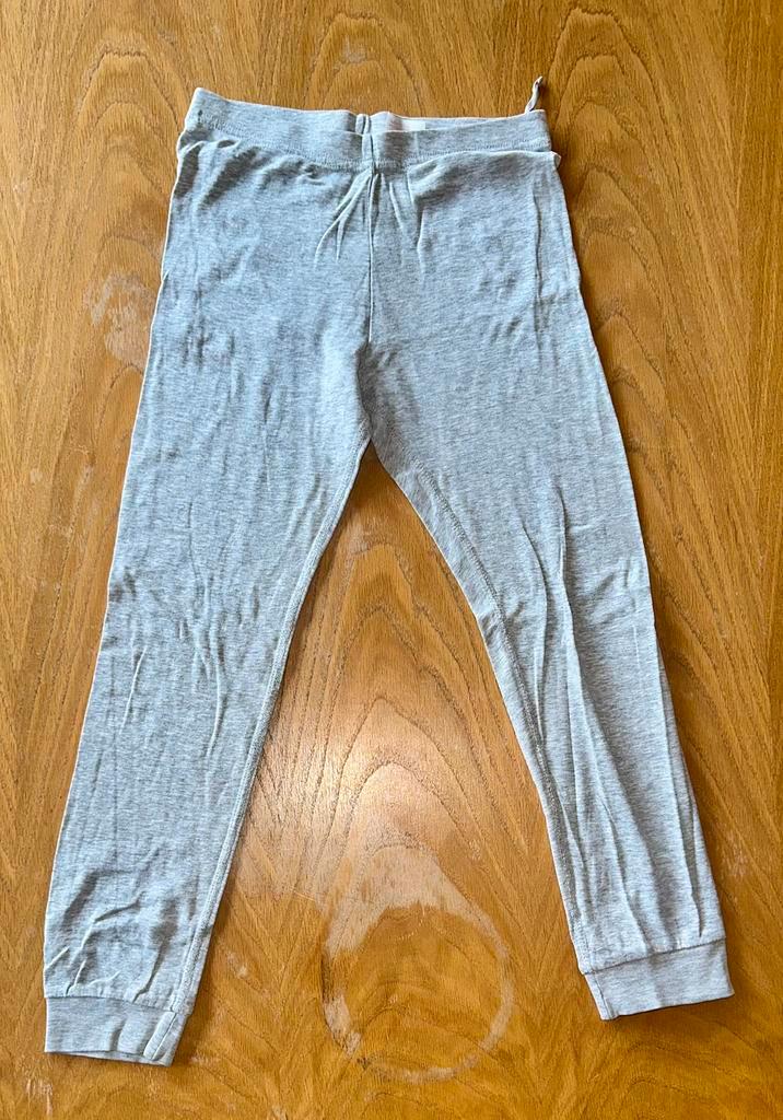 Grijze legging van H&M - Comfortabel en casual stijl, Kinderen en Baby's, Kinderkleding | Maat 134, Gebruikt, Jongen of Meisje