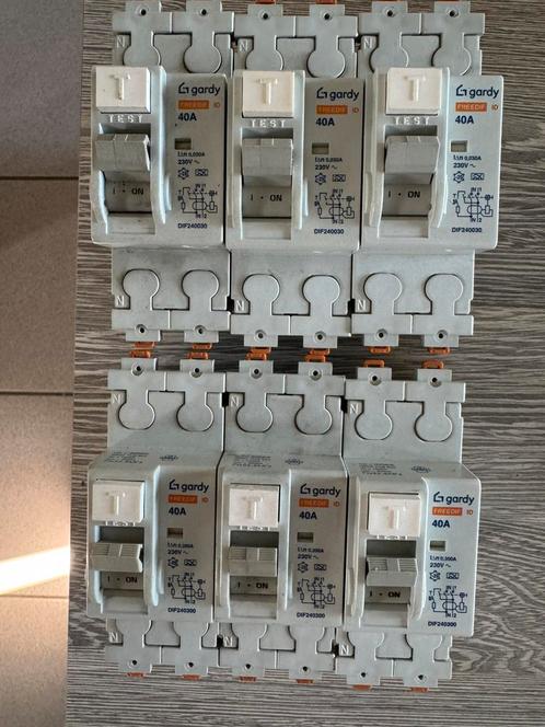 Elektrische veiligheden/componenten, Doe-het-zelf en Bouw, Elektriciteit en Kabels, Gebruikt, Overige typen, Ophalen