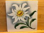 Vintage tegel Boch Frères met edelweiss bloem, Antiek en Kunst, Ophalen of Verzenden