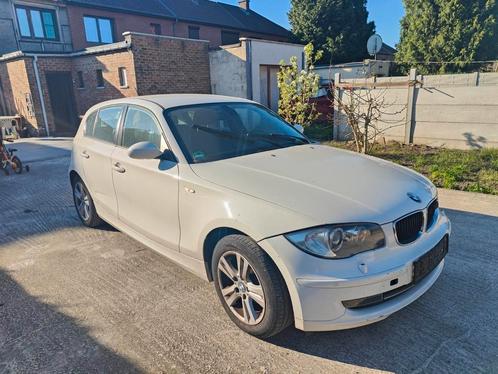BMW 116i ESSENCE 90KW, Auto's, BMW, Particulier, 1 Reeks, Benzine, Euro 4, Handgeschakeld, Wit, Grijs, Ophalen