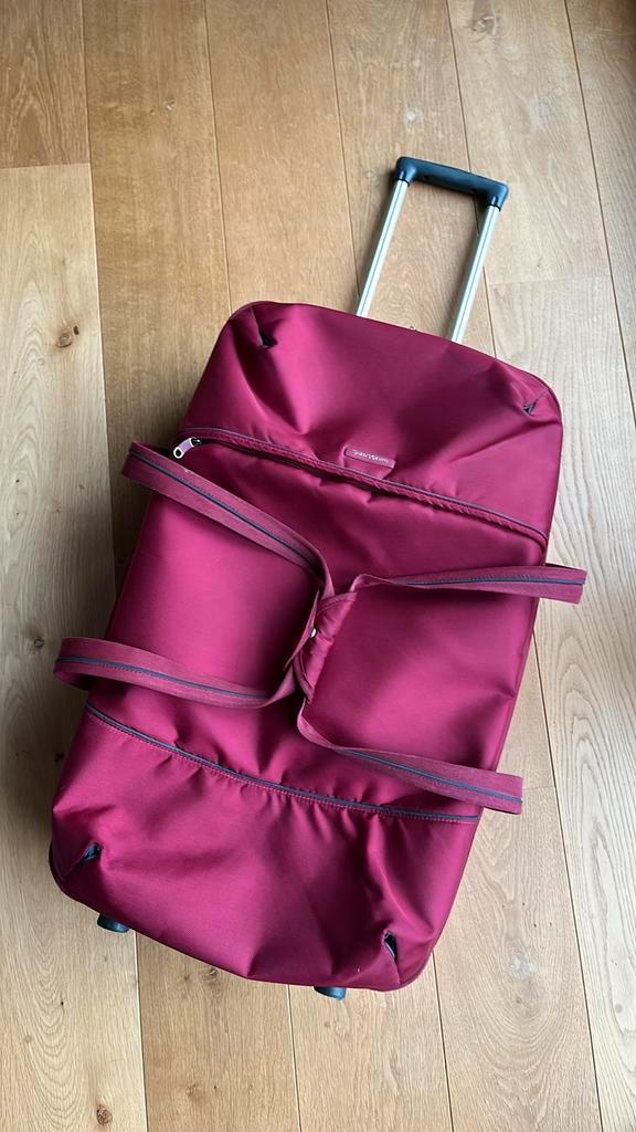 Samsonite travel sports bag, Handtassen en Accessoires, Tassen | Reistassen en Weekendtassen, Zo goed als nieuw, Rood, 60 tot 80 cm