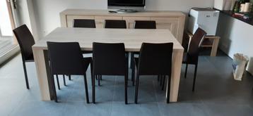 Eettafel voor 6 personen, stoelen niet inbegrepen beschikbaar voor biedingen