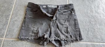 Zwarte Jeans Short Dames (Mt. 40) disponible aux enchères