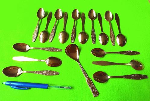 16 Bewerkte theelepels + 1 suikerschep - Mooi Goudkleurig, Antiek en Kunst, Antiek | Bestek, Ophalen of Verzenden