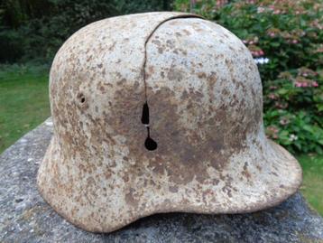 WO 2 helm schaal in camo wit , met spannings scheur beschikbaar voor biedingen