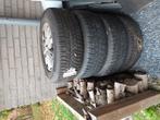 215/65FR 17. op velg afkomstig van volvo xc60   2, Auto-onderdelen, Banden en Velgen, Ophalen, Gebruikt, Winterbanden, Band(en)