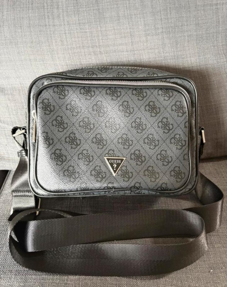 Guess heren handtas, Handtassen en Accessoires, Tassen | Schoudertassen, Zo goed als nieuw, Overige merken, Zwart, Ophalen