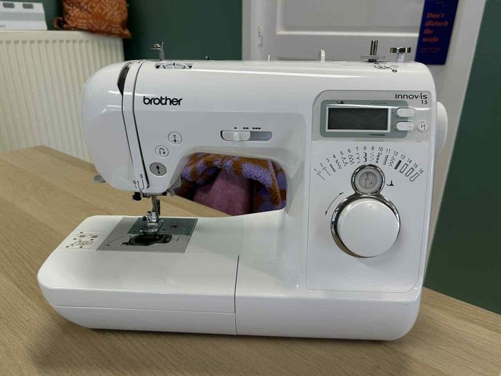 Brother Innovis 15 (mist enkele zaken - zie beschrijving), Hobby en Vrije tijd, Naaimachines en Toebehoren, Zo goed als nieuw
