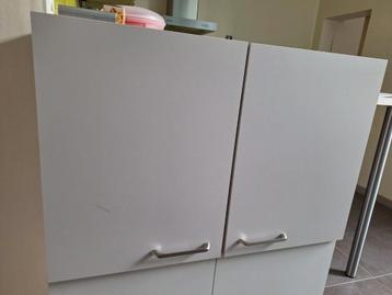 meuble de cuisine à suspendre gris clair  beschikbaar voor biedingen
