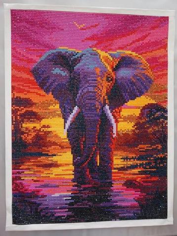  Afgewerkte diamond painting 'Olifant'(geen kader) beschikbaar voor biedingen