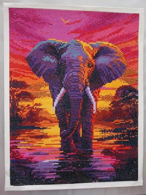 Afgewerkte diamond painting 'Olifant'(geen kader), Hobby en Vrije tijd, Overige Hobby en Vrije tijd, Ophalen