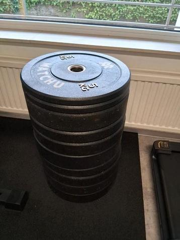 Matchu bumperplates 50mm + Olympische barbell 220cm 50mm beschikbaar voor biedingen