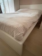 Malm bed met matras en topper, Huis en Inrichting, Slaapkamer | Complete slaapkamers, Ophalen, Zo goed als nieuw