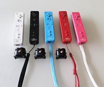 Wii Nunchucks, Wii motion plus adapter , Wii controllers beschikbaar voor biedingen