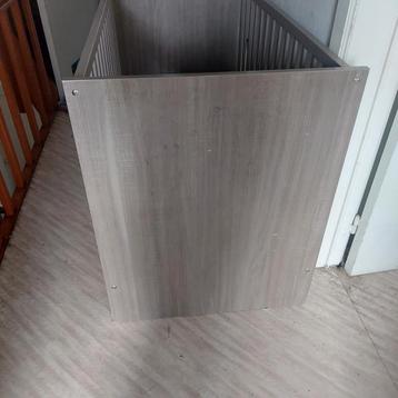 2 baby bedt een wit  en bruin  mout schnell weg  beschikbaar voor biedingen