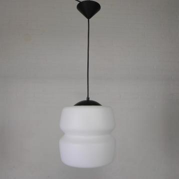 Vintage hanglamp met opaline glazen bol, jaren 60 disponible aux enchères