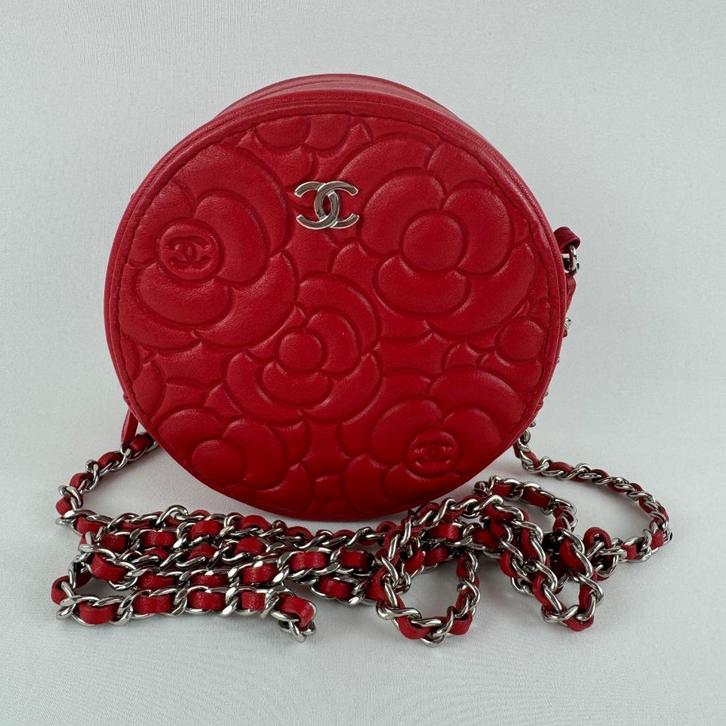 Chanel ronde camelia crossbody tas authentiek, Handtassen en Accessoires, Tassen | Schoudertassen, Gebruikt, Overige merken, Rood