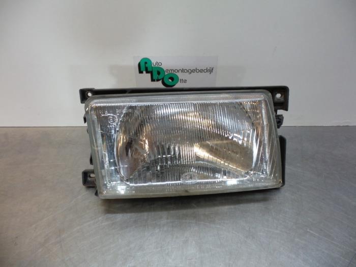 Phare droit d'un Volkswagen Polo (Polo 90-), Autos : Pièces & Accessoires, Éclairage, Volkswagen, Utilisé, 3 mois de garantie