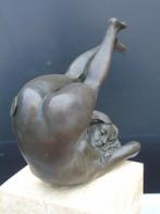 beeld van een naakte vrouw in brons op marmer gesigneerd!, Ophalen of Verzenden, Brons
