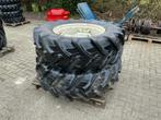 Pirelli TM700 240/70 R28 Wielen (2x), Zakelijke goederen, Landbouw | Onderdelen | Banden, Velgen en Assen