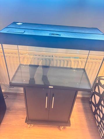 Aquarium 100 l met alle toebehoren beschikbaar voor biedingen