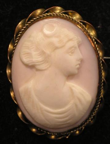 PRACHTIGE ANTIEKE BROCHE: ROZE EN WITTE KORAALCAMEO/ beschikbaar voor biedingen