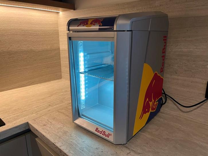 Red Bull koelkast, Elektronische apparatuur, Koelkasten en IJskasten, Zo goed als nieuw, Ophalen