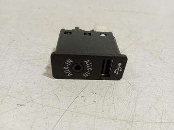 PORT AUX / USB BMW i3 (I01) (8410926660704), Utilisé, BMW