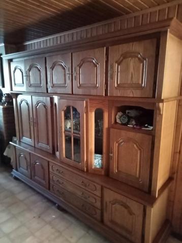 Wandkast beschikbaar voor biedingen