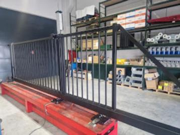 Spijlen schuifpoort 4x1,5 incl motor in onderbalk en montage beschikbaar voor biedingen