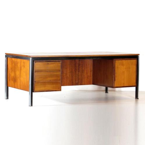 Groot directie bureau in walnoot Theo Tempelman AP Originals, Huis en Inrichting, Bureaus, Gebruikt, Bureau, Verzenden