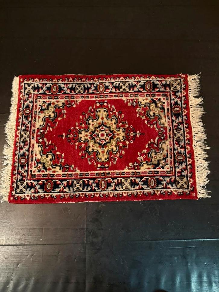 Rood Oosters tapijt met franjes, Antiek en Kunst, Antiek | Tapijten, Tafelkleden en Textiel, Verzenden