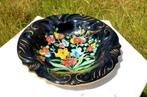 Grand plat bequet noir fleuri, Antiek en Kunst, Antiek | Keramiek en Aardewerk, Ophalen of Verzenden