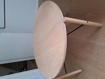 Ronde salontafel beschikbaar voor biedingen