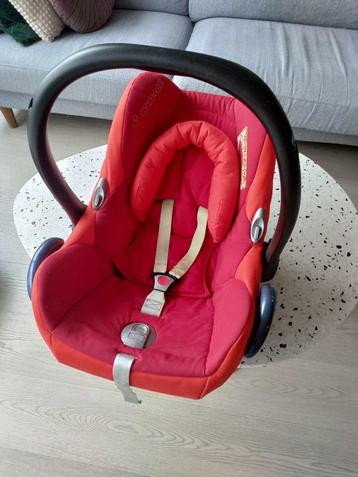 Maxi cosi Cabriofix + isofix beschikbaar voor biedingen