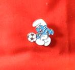 pin's schtroumpfs footballeur (2), Verzamelen, Smurfen, Ophalen of Verzenden, Gebruikt, Overige Smurfen, Overige typen