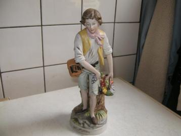 Oud porseleinen beeldje van 30 cm groot  beschikbaar voor biedingen