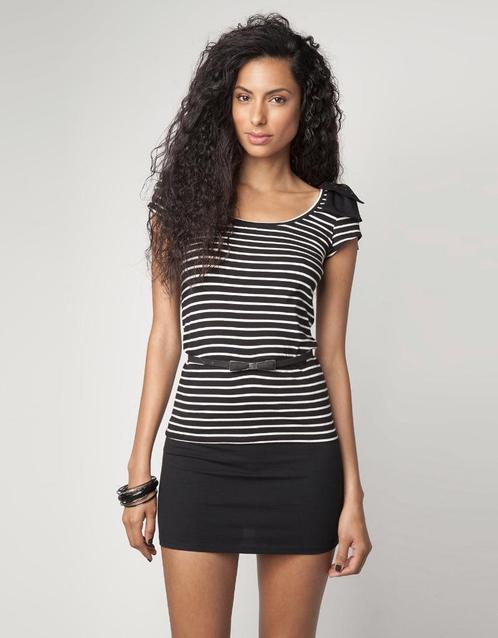 Zwart-wit gestreept tshirt van Bershka - Maat medium, Kleding | Dames, T-shirts, Wit, Verzenden