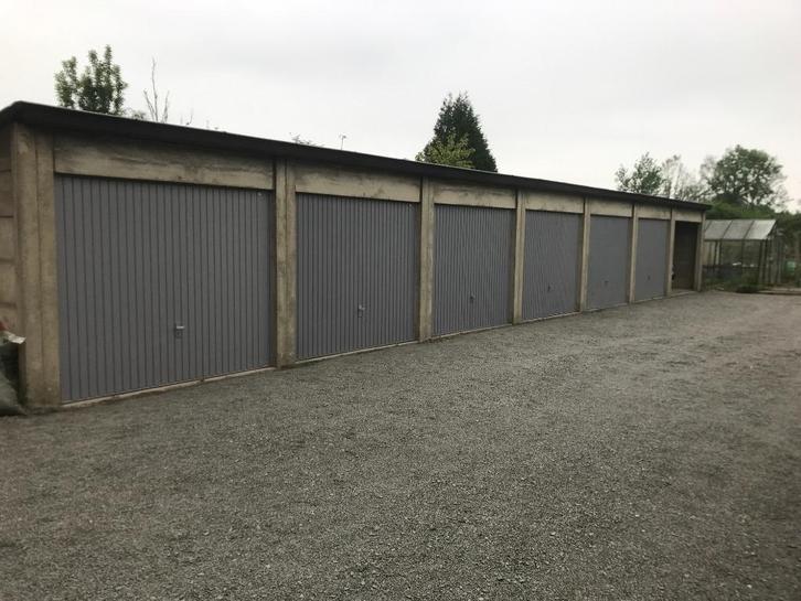 Te huur afgesloten garage voor een auto of motor., Auto diversen, Autostaanplaatsen en Garages