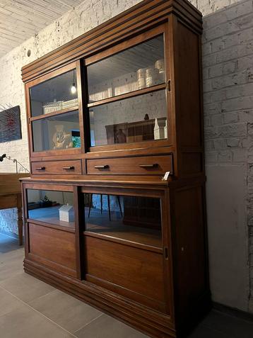 Armoire à pharmacie/vitrine disponible aux enchères