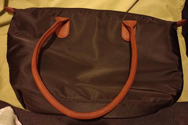 Zwarte handtas met korte bruine,draagriemen!, Handtassen en Accessoires, Tassen | Damestassen, Nieuw, Handtas, Zwart, Ophalen of Verzenden