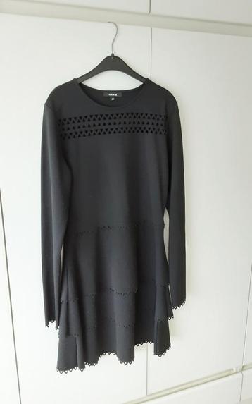 Zwart kleedje voor dames of tienermeisjes.Maat 36 beschikbaar voor biedingen