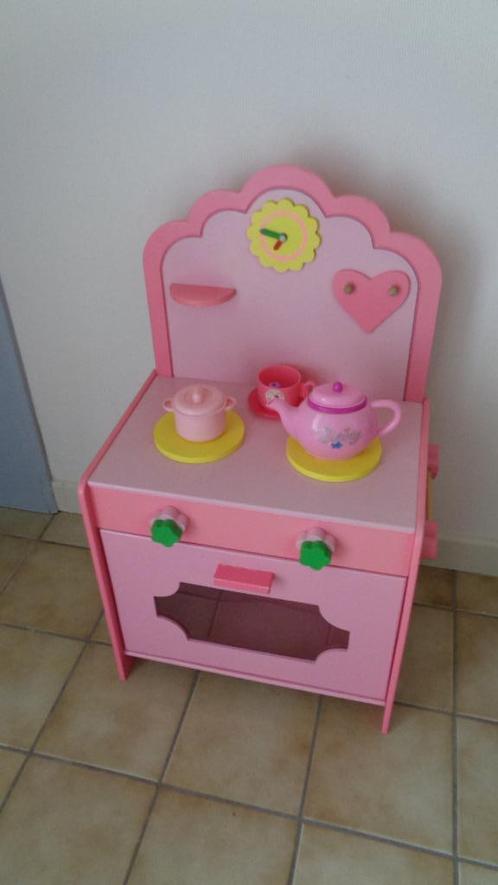 Houten keuken met materiaal, Kinderen en Baby's, Speelgoed | Houten speelgoed, Zo goed als nieuw, Meubelstuk of Keukentje, Ophalen