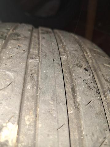 2 pneus été en 225.45.17 beschikbaar voor biedingen