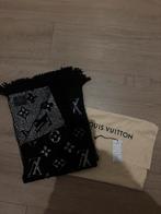 Echarpe louis vuitton, Vêtements | Femmes, Bonnets, Écharpes & Gants, Enlèvement, Comme neuf