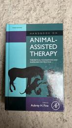 Animal assisted therapy - AAT - Aubrey Fine, Livres, Livres scolaires, Comme neuf, Anglais, Enlèvement ou Envoi