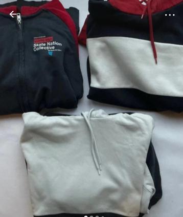 3 Tiener Hoodies Small Size beschikbaar voor biedingen