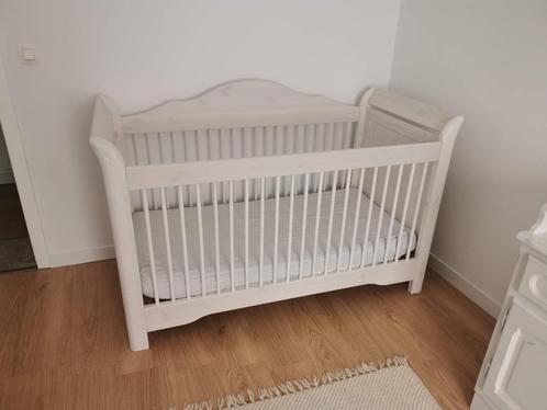 Wit babybed van massief hout, Kinderen en Baby's, Babywiegjes en Ledikanten, Zo goed als nieuw, Ledikant, Ophalen