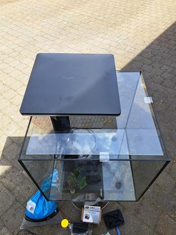 Leeg aquarium Qubiq 60 zwart.Zie ook mijn andere zoekertjes, Dieren en Toebehoren, Ophalen, Zo goed als nieuw, Leeg aquarium